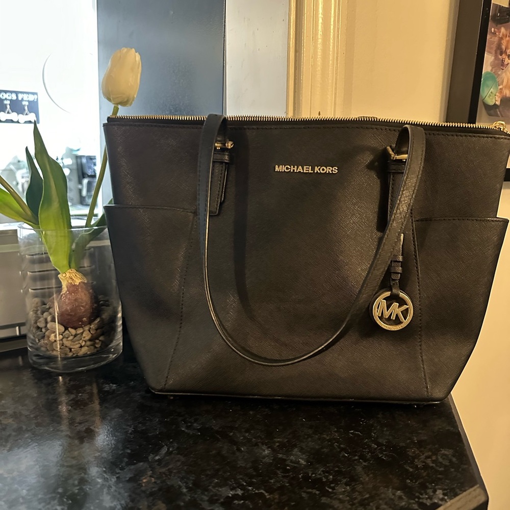 Michael Kors fashion black handbag